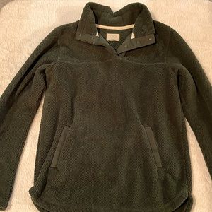 Hunter green quarter button sweatshirt